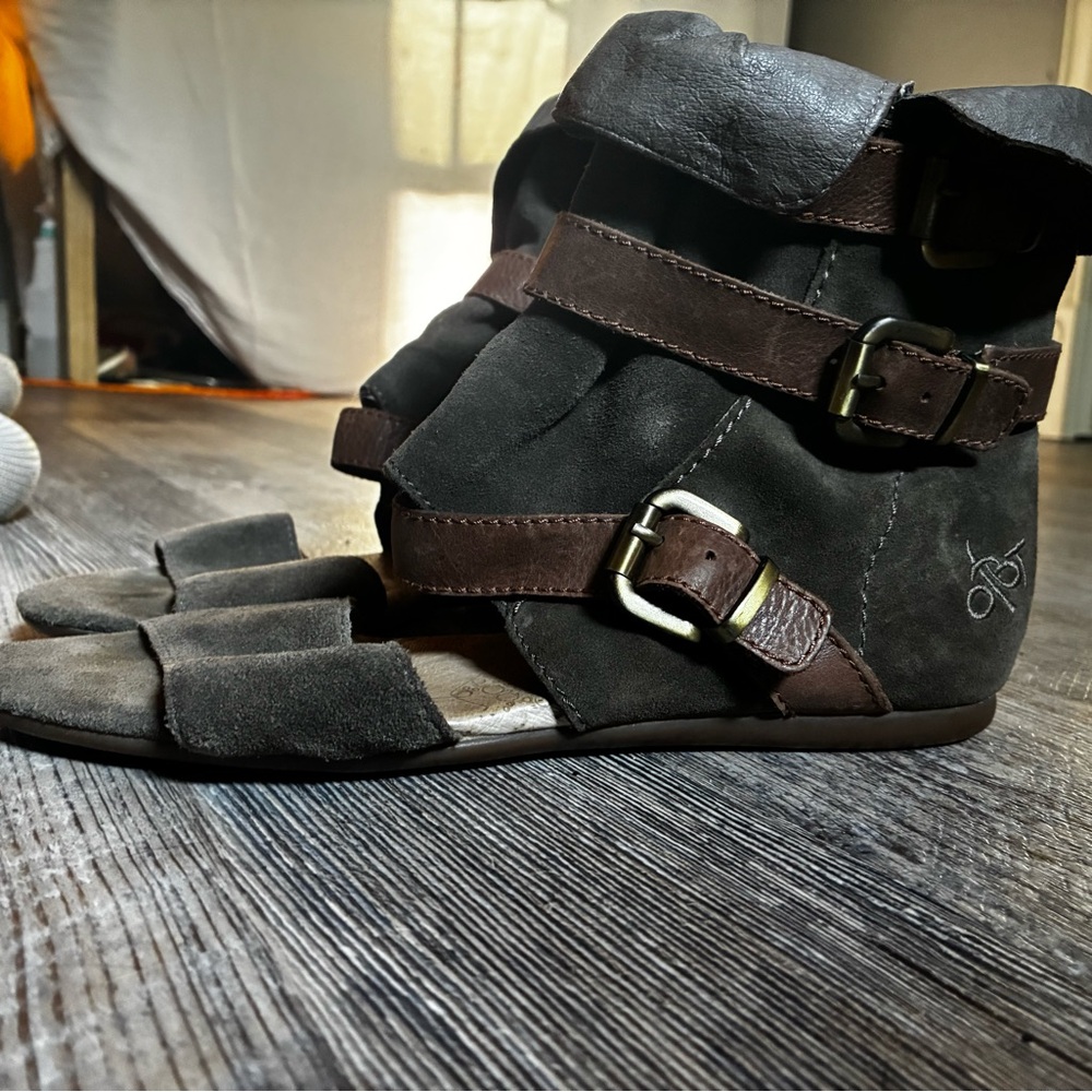 BOHO OTBT Brown and Gray Sandals with Criss-Cross Straps - Picture 3 of 11